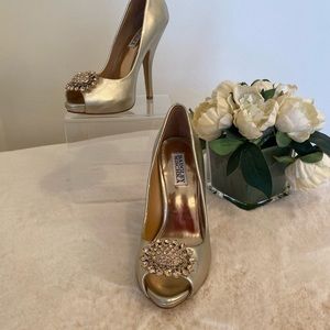Badgley Mischka Lissa Wedding glam open toe gold pump size 7